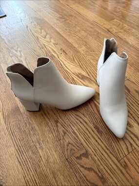 Blondo Cream Pointed Toe Waterproof Ankle Booties 7.5